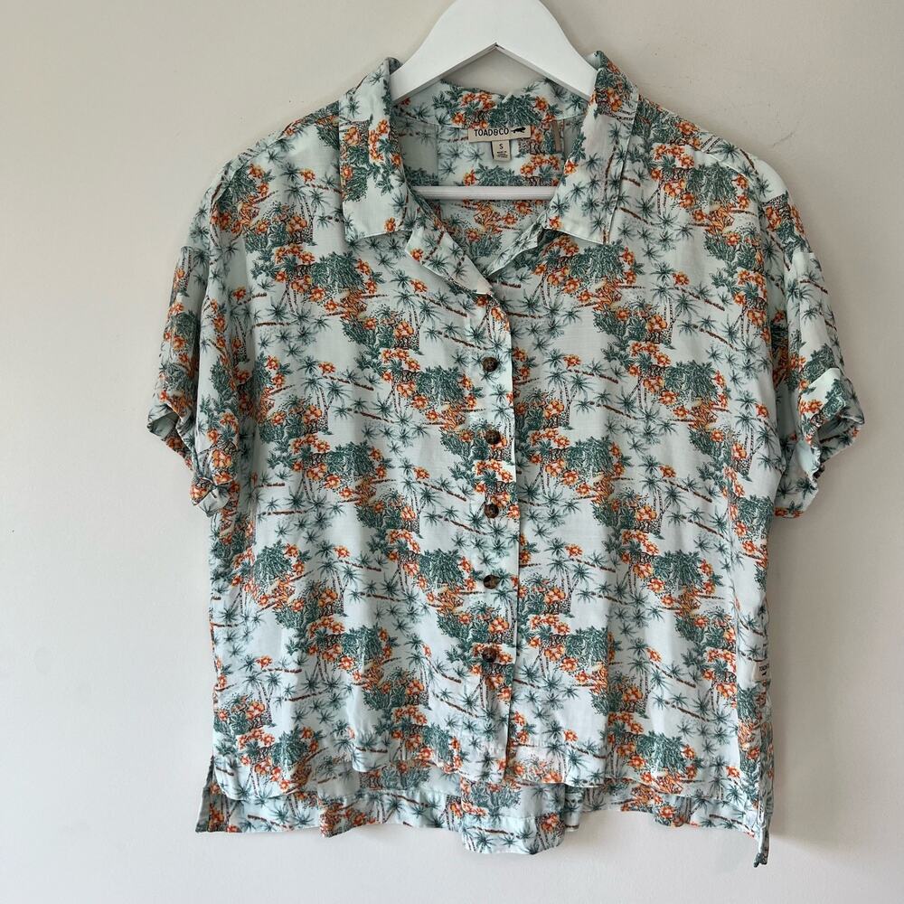 Toad&Co Light Blue Floral Button-Down Shirt